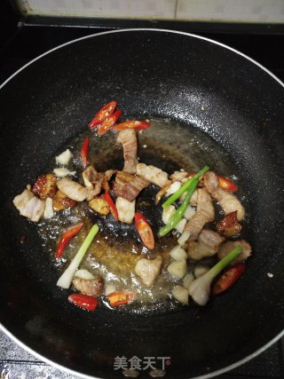 ????超下饭减肥瘦身????五花肉炒菜花的做法步骤：5