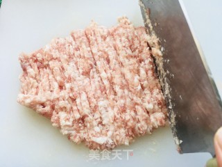 香芹大肉水饺的做法步骤：1
