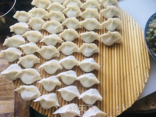 香芹大肉水饺的做法步骤：8
