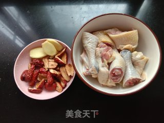 红枣鸡汤的做法步骤：1