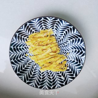 白玉菇蛋皮汤的做法步骤：4