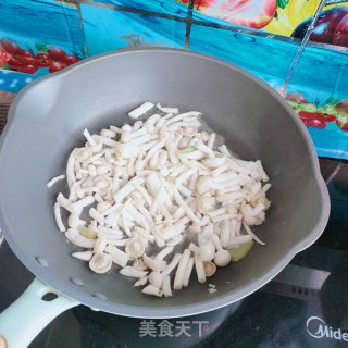 白玉菇蛋皮汤的做法步骤：8