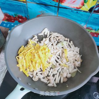 白玉菇蛋皮汤的做法步骤：9