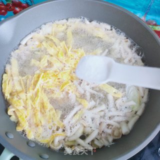白玉菇蛋皮汤的做法步骤：11