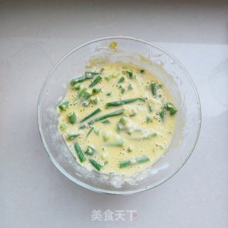 香葱海苔鸡蛋饼的做法步骤：3