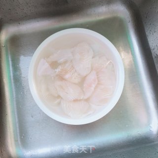 香煎鱼饼的做法步骤：1