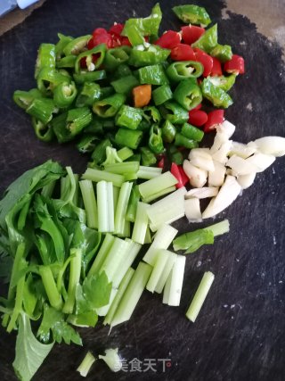 苦瓜炒牛肉的做法步骤：3