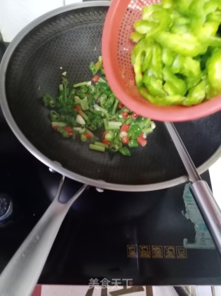 苦瓜炒牛肉的做法步骤：6