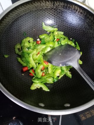 苦瓜炒牛肉的做法步骤：7