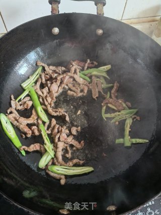 牛肉丝炒高笋的做法步骤：4