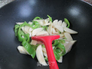 青椒茭白炒鸡蛋的做法步骤：6