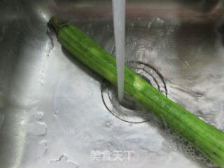 鹅胗炒丝瓜的做法步骤：2