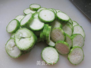 鹅胗炒丝瓜的做法步骤：3