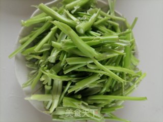 蒜香空心菜梗的做法步骤：2