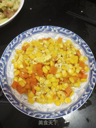 简单营养低卡低脂的家常小炒玉米胡萝卜炒蛋的做法步骤：7