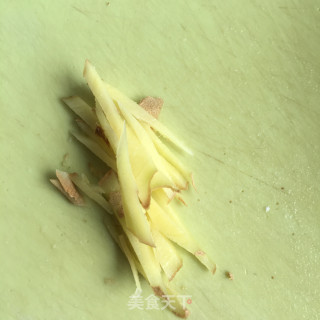 番茄金针菇龙利鱼汤的做法步骤：2