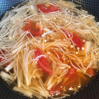番茄金针菇龙利鱼汤的做法步骤：5
