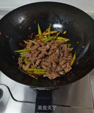芹菜炒牛肉的做法步骤：10