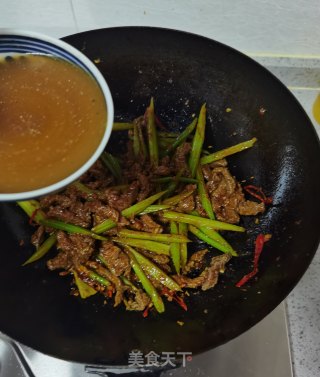 芹菜炒牛肉的做法步骤：11