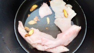 辣炒猪皮的做法步骤：2