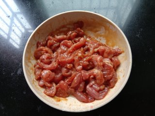 菠萝蜜炒肉的做法步骤：2