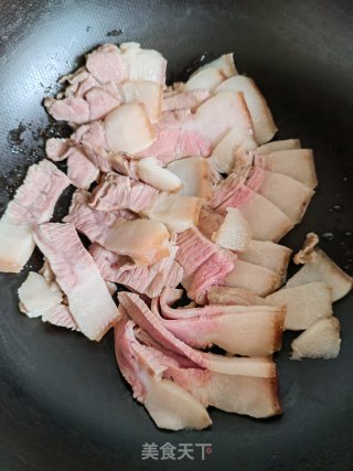 青椒回锅肉的做法步骤：2