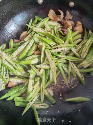 青椒回锅肉的做法步骤：5