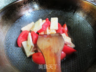番茄炒豆腐干的做法步骤：4