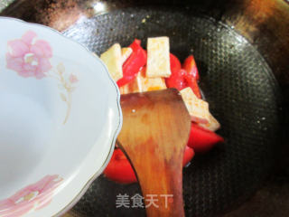 番茄炒豆腐干的做法步骤：5