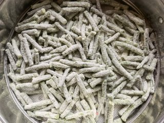 蒜蓉辣椒炒蒸豆角的做法步骤：7