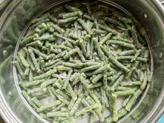 蒜蓉辣椒炒蒸豆角的做法步骤：8