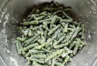 蒜蓉辣椒炒蒸豆角的做法步骤：9