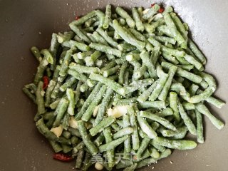 蒜蓉辣椒炒蒸豆角的做法步骤：12