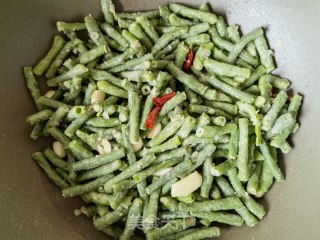 蒜蓉辣椒炒蒸豆角的做法步骤：13