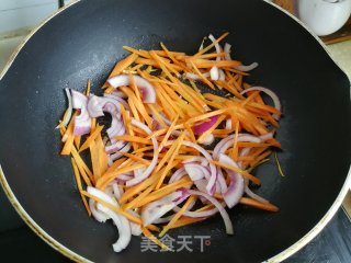 包菜黄瓜炒米面的做法步骤：4