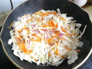 包菜黄瓜炒米面的做法步骤：5