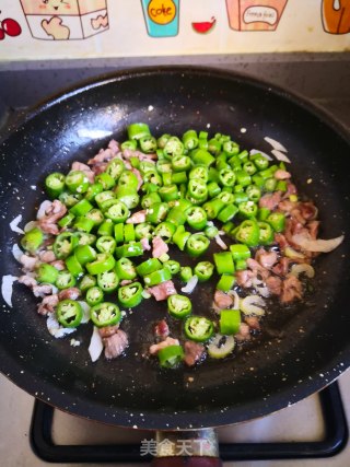 青椒鸡蛋面的做法步骤：11