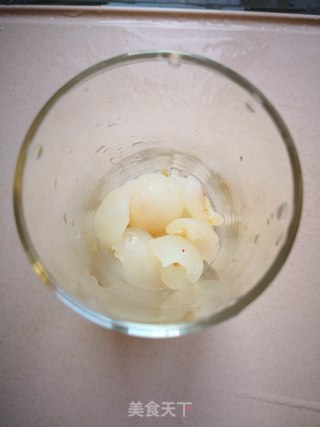 荔枝气泡水的做法步骤：2