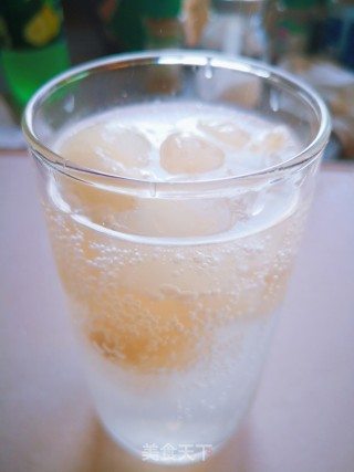 荔枝气泡水的做法步骤：4
