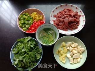 小炒牛肉的做法步骤：1