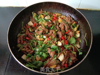 小炒牛肉的做法步骤：16
