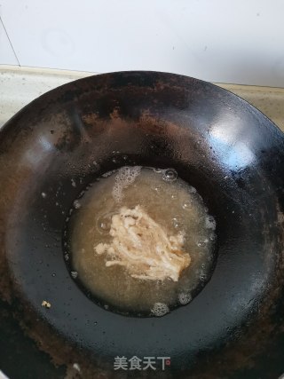 炸金针菇的做法步骤：7