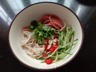 金针菇拌火腿肠的做法步骤：6