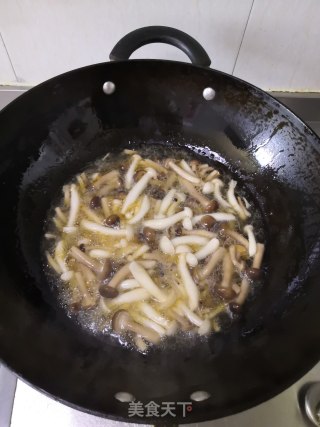 炒双菇的做法步骤：4
