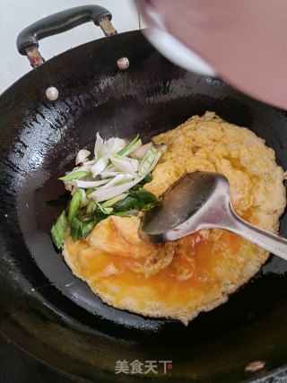 鸡蛋炒包菜的做法步骤：2