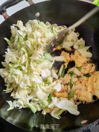 鸡蛋炒包菜的做法步骤：3