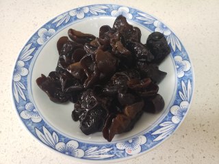 洋葱炒红肠的做法步骤：5