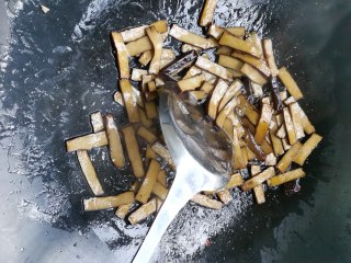 韭菜炒香干的做法步骤：4