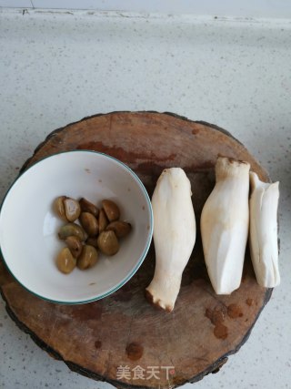 腊八蒜炒杏鲍菇的做法步骤：1