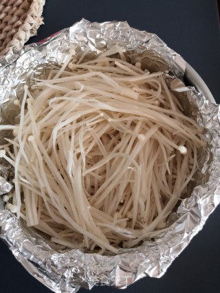 辣烤金针菇的做法步骤：2
